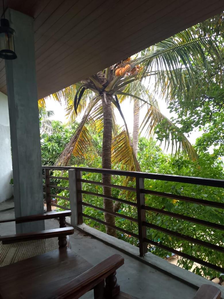 Sunset Colony Beach Resort Unawatuna Exterior photo
