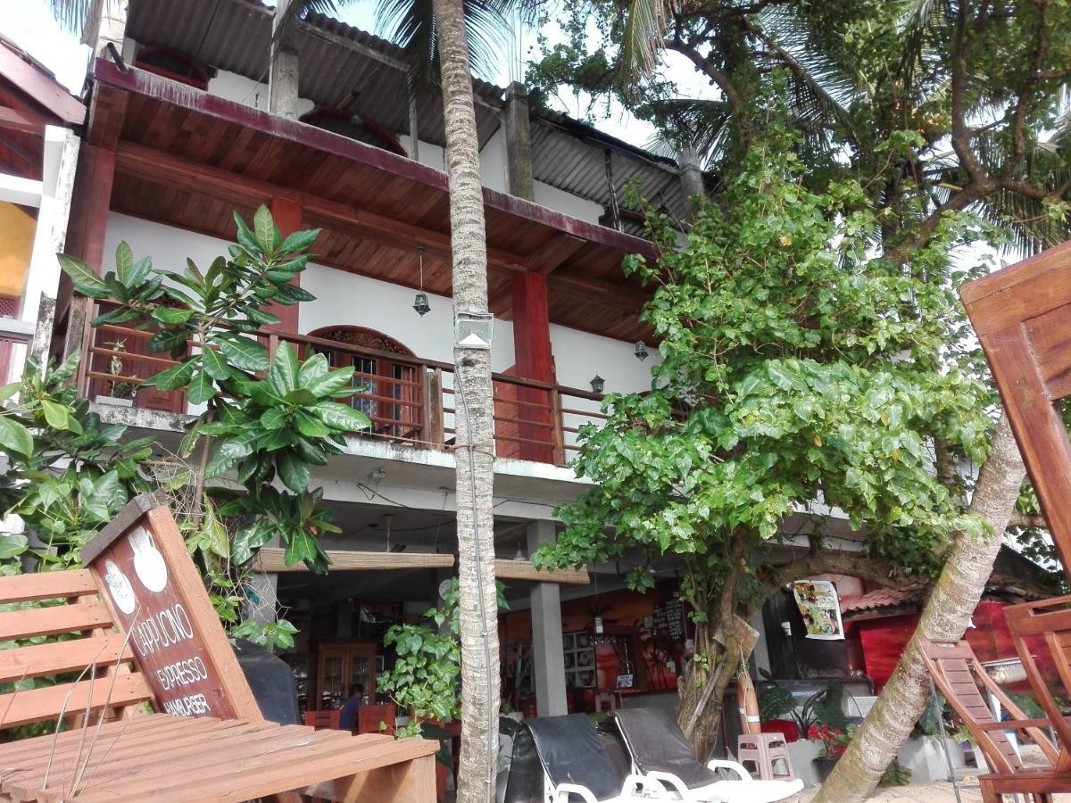 Sunset Colony Beach Resort Unawatuna Exterior photo